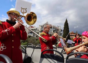 Απόκριες με υπόσχεση για διασκέδαση χωρίς… περιορισμούς στην πόλη