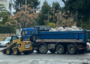 Συνεχίζεται η αποκομιδή των φυτικών, απομακρύνεται το χιόνι από τους δρόμους