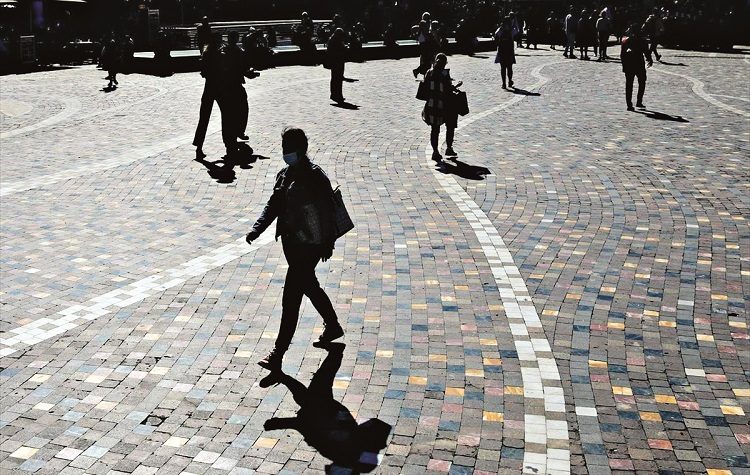 Κορωνοϊός: Φως στο τούνελ