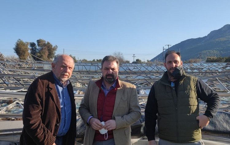 Κλιμάκιο του ΣΥΡΙΖΑ-ΠΣ κοντά στους αγρότες του Μαραθώνα, μετά τις καταστροφές