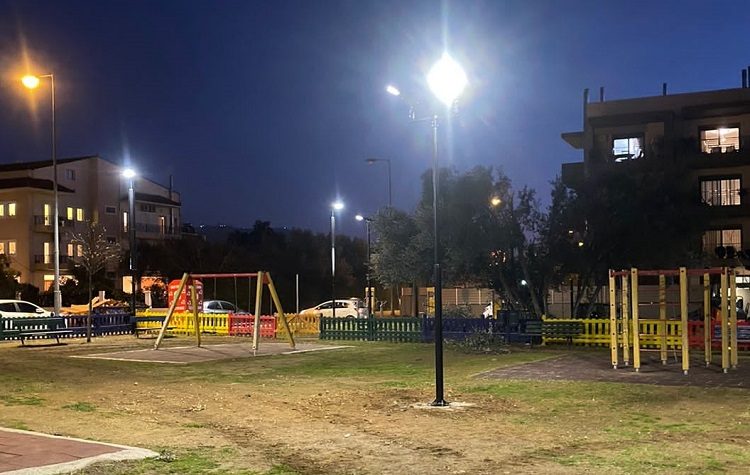 Η παιδική χαρά επί της Αμαρυσίας Αρτέμιδος φωτίζεται με φωτοβολταϊκά