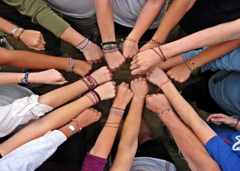 Στηρίζουμε τους νέους μας