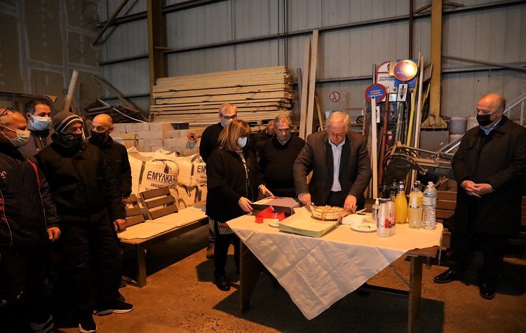 Στην κοπή πίτας των εργαζομένων Περιβάλλοντος & Καθαριότητας ο δήμαρχος Αμαρουσίου