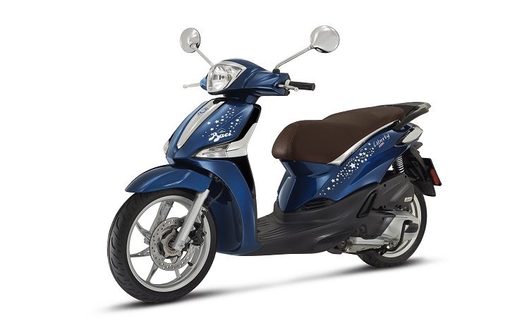 Το Piaggio Liberty «ντύνεται» Baci Perugina για τον εορτασμό της 100ης επετείου της
