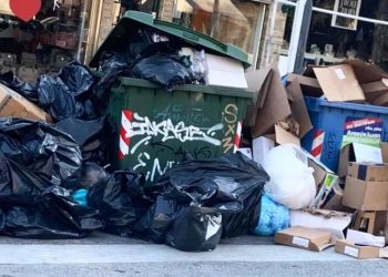 Καθαρά Δευτέρα, βρώμικοι δρόμοι στην πόλη