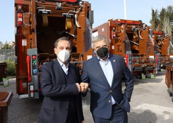 Τέσσερα ειδικά απορριμματοφόρα και 925 καφέ κάδους συλλογής βιοαποβλήτων απέκτησε η πόλη