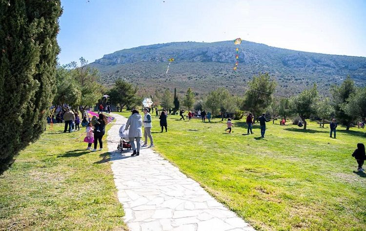 Γέμισε χαρταετούς και χρώματα ο ουρανός της πόλης