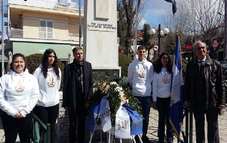 Έπαρση λαβάρων Μικρασιατικής Μνήμης: Μια λιτή και συγκινητική εκδήλωση στη Νέα Ερυθραία