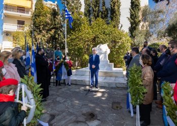 Κατάθεση στεφάνων σε Κηφισιά και Εκάλη: Φόρος τιμής στους ήρωες του 1821