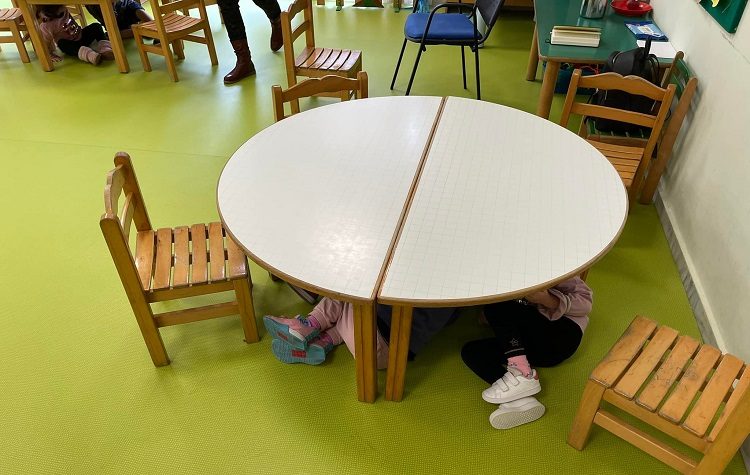 Τα παιδιά μαθαίνουν για τον σεισμό και πώς να προφυλάσσονται