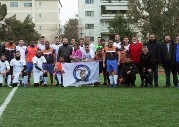 Αστυνομικοί - Ρομά: Ο ρατσισμός «έφαγε» γκολ από τα αποδυτήρια (Εικόνες)