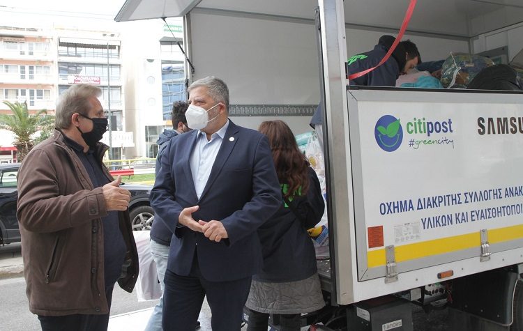 Θερμή ανταπόκριση στη συγκέντρωση βοήθειας προς την Ουκρανία από Περιφέρεια, ΙΣΑ και 10 Δήμων της Αττικής