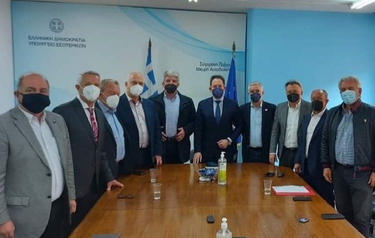 Οι αυξήσεις στα καύσιμα και στην ηλεκτρική ενέργεια στο τραπέζι Δήμων και κυβέρνησης