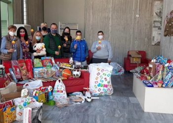 Δήμος και κάτοικοι της πόλης μοιράζουν πασχαλινά χαμόγελα σε παιδιά που τα έχουν ανάγκη