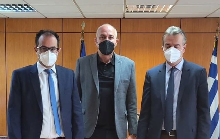 Ο Στράτος Σαραούδας επισκέφτηκε τα γραφεία των Κτιριακών Υποδομών και συζήτησε την ένταξη σχολείων στις χρηματοδοτήσεις