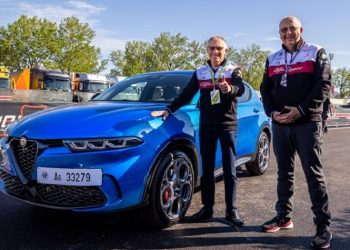 O CEO της Stellantis, Carlos Tavares συναντά τη νέα Alfa Romeo Tonale