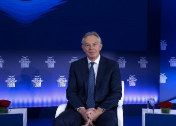 Tony Blair: «Όσον αφορά στη Ρωσία ποτέ δεν ξέρω αν θα πρέπει να ανησυχούμε ή να ανησυχούμε πάρα πολύ»