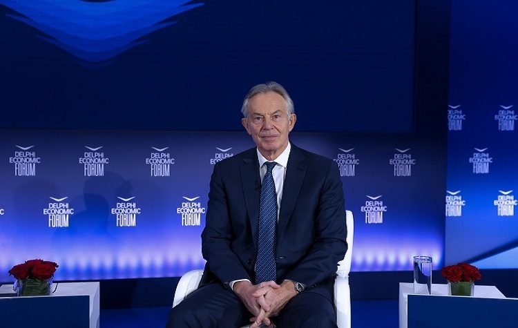 Tony Blair: «Όσον αφορά στη Ρωσία ποτέ δεν ξέρω αν θα πρέπει να ανησυχούμε ή να ανησυχούμε πάρα πολύ»