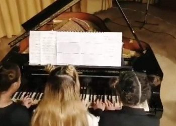 5ο Δημοτικό Κηφισιάς: Οι μικροί μουσικοί έκλεψαν την παράσταση