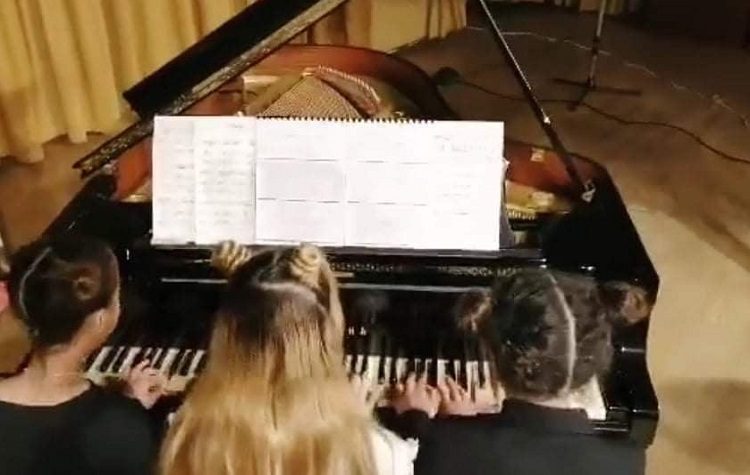 5ο Δημοτικό Κηφισιάς: Οι μικροί μουσικοί έκλεψαν την παράσταση