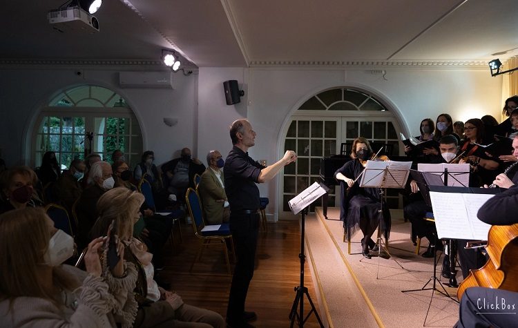 Μικτή χορωδία «Δ. Βικέλα»: Κλασικές και εκκλησιαστικές μελωδίες «πλημμύρισαν» τη Βίλα Μπότση