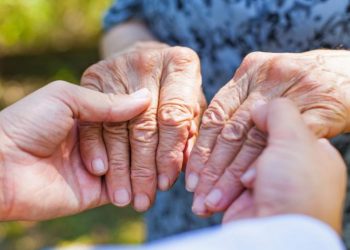 Δίκτυο έμπρακτης στήριξης εκατοντάδων ηλικιωμένων από τον Δήμο