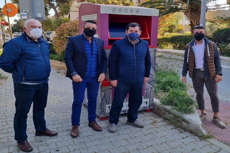 Τοποθετήθηκαν 10 ειδικά σχεδιασμένοι κάδοι ανακύκλωσης στο Ηλιακό Χωρίο και σε σχολεία για το έργο «Up Textile»