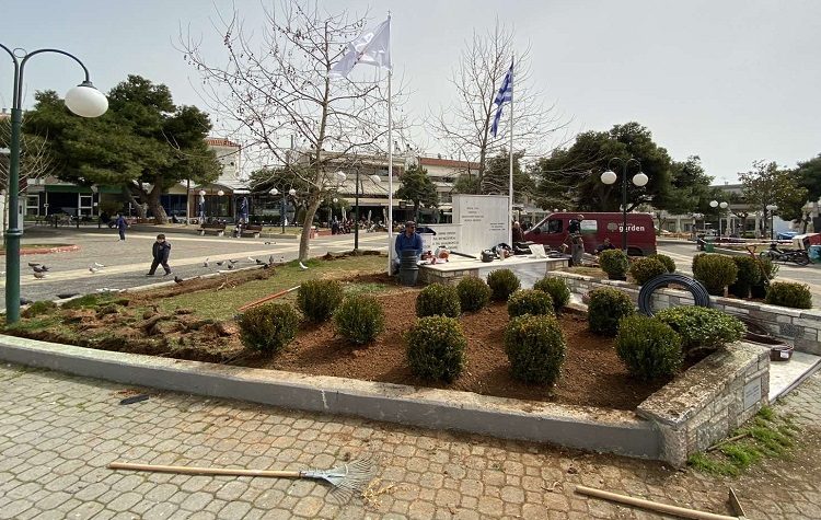 Συνεχίζονται οι εργασίες αναβάθμισης σε τρεις πλατείες του Δήμου