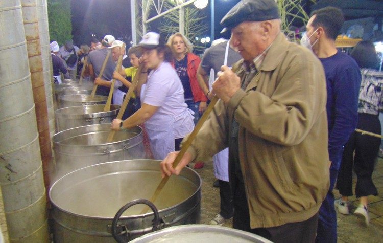 62ο ΚΕΣΚΕΚΙ: Πλήθος κόσμου στα Μελίσσια τίμησε την επάνοδο του εθίμου