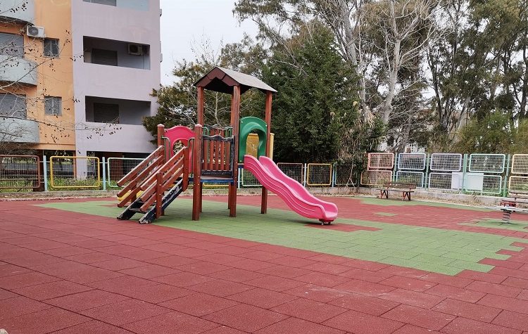 Νέο ασφαλές δάπεδο στο Νηπιαγωγείο Χαλκουτσίου
