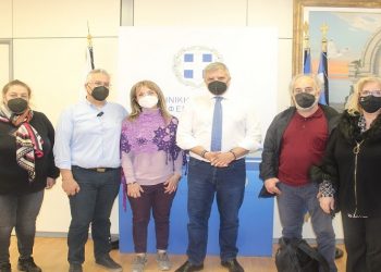 Συμφωνία Γ. Πατούλη για ένταξη των τρίτεκνων οικογενειών στο ψηφιακό εγγραμματισμό