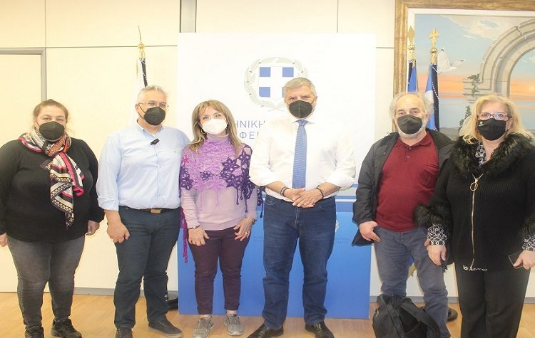 Συμφωνία Γ. Πατούλη για ένταξη των τρίτεκνων οικογενειών στο ψηφιακό εγγραμματισμό