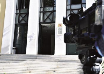 Θρίλερ της Πάτρας: Aπό την κλειδαρότρυπα