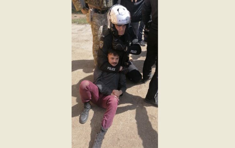 Σύλλογος Γυναικών Χαλανδρίου: «Απρόκλητη και άγρια επίθεση των ΜΑΤ ενάντια σε απεργούς εργαζόμενους και δημοσιογράφο»