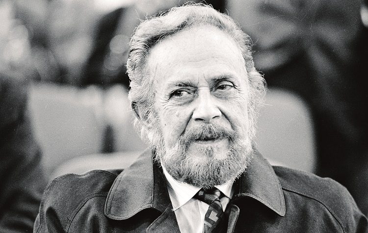 Με τον Γιάννη Ρίτσο της Πρωτομαγιάς