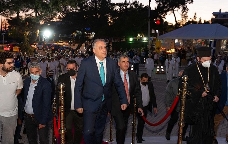 Ο Τάκης Θεοδωρικάκος στη Γλυφάδα