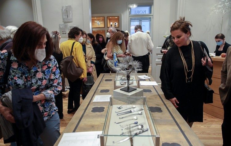 Wallen Lands: Η 9η ατομική έκθεση ζωγραφικής της Μαργαρίτας Πέτροβα