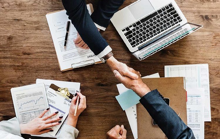 Δια ζώσης εργαστήρια συμβουλευτικής για εργαζόμενους και ανέργους