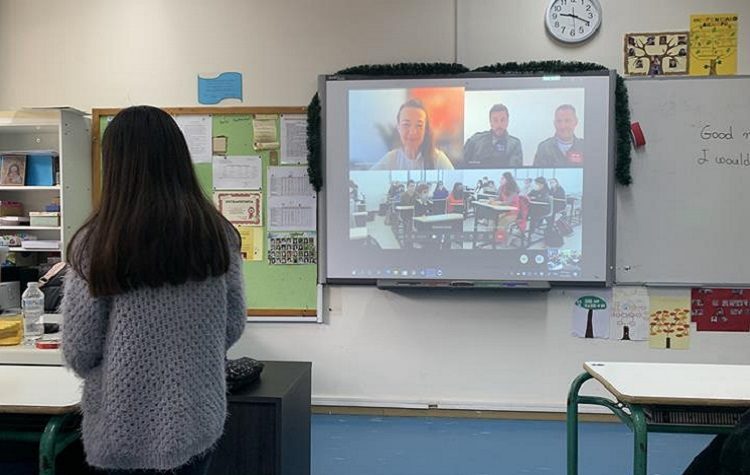 1ο Δημοτικό Διονύσου: Μια… εξ ουρανού επίσκεψη στη σχολική τάξη