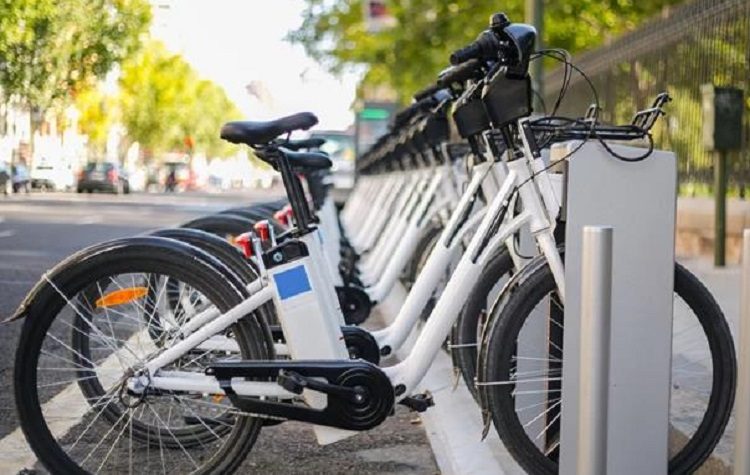 «Πράσινες» μετακινήσεις στον Δήμο: Έρχονται τα δωρεάν ηλεκτρικά ποδήλατα για όλους