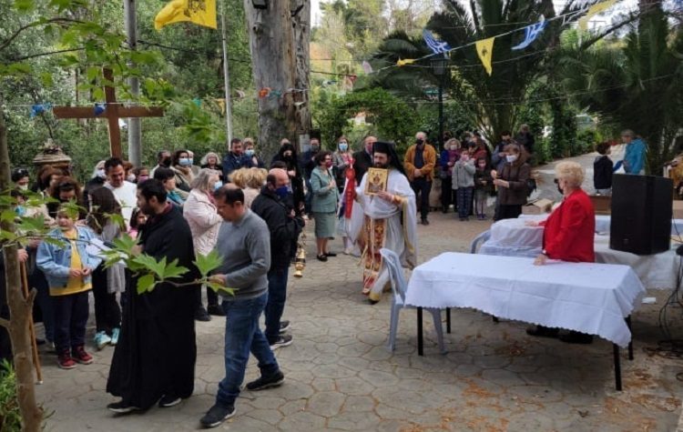 Πανηγυρική Θεία Λειτουργία στην Παναγία Χελιδονού