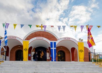 Τα Ιερά Λείψανα των Αγίων Ραφαήλ, Νικολάου και Ειρήνης υποδέχεται η Νέα Ερυθραία