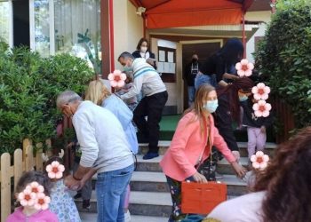 Άσκηση σεισμού για λιλιπούτειους μαθητές