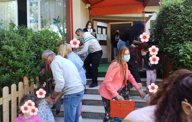 Άσκηση σεισμού για λιλιπούτειους μαθητές