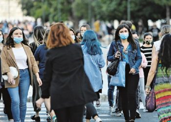 Κορωνοϊός: «Φεύγουν» οι μάσκες