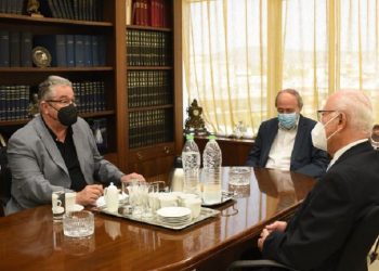 ΚΚΕ: Ο Δ. Κουτσούμπας συναντήθηκε με το νέο πρέσβη της Κούβας