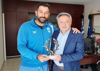 Ο δήμαρχος Ωρωπού τίμησε τον παγκόσμιο πρωταθλητή της σκοποβολής Μάκη Μίτα