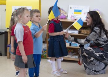 Η υφυπουργός Δόμνα Μχαηλίδου τίμησε τη γιορτή των Εκπαιδευτηρίων Δούκα για την «Ημέρα Νίκης» της Ουκρανίας