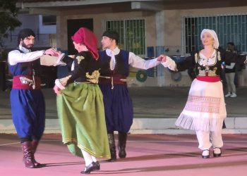 Χορευτικό ρεσιτάλ από τους πολιτιστικούς χορευτικούς συλλόγους Ωρωπού