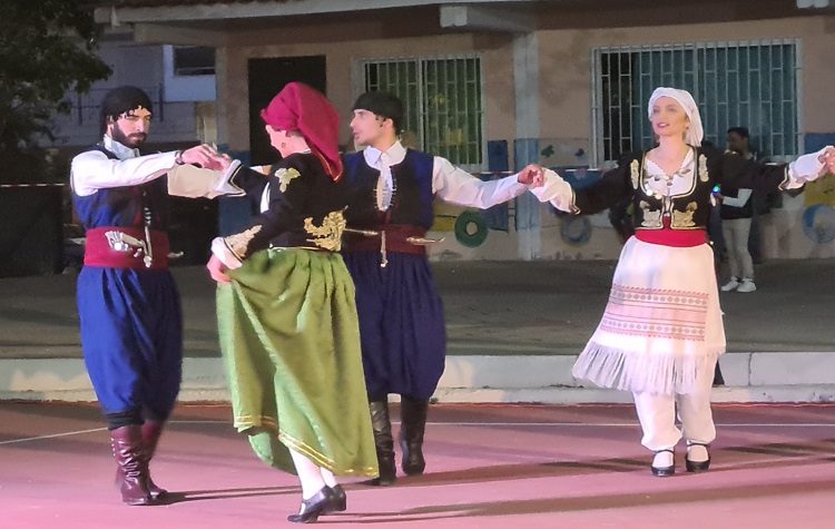 Χορευτικό ρεσιτάλ από τους πολιτιστικούς χορευτικούς συλλόγους Ωρωπού